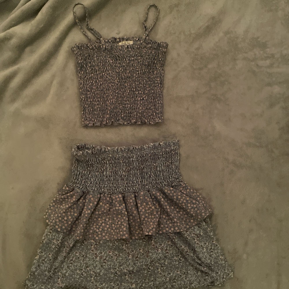 Floral Smocked Two-Piece Set - Picture 3 of 4